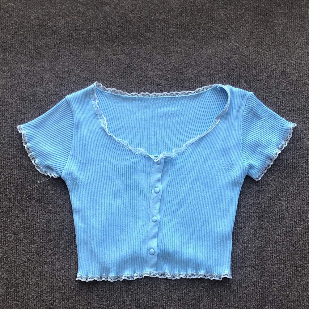 Light Blue Ribbed Button-Front Crop Top with Lace Trim - Women